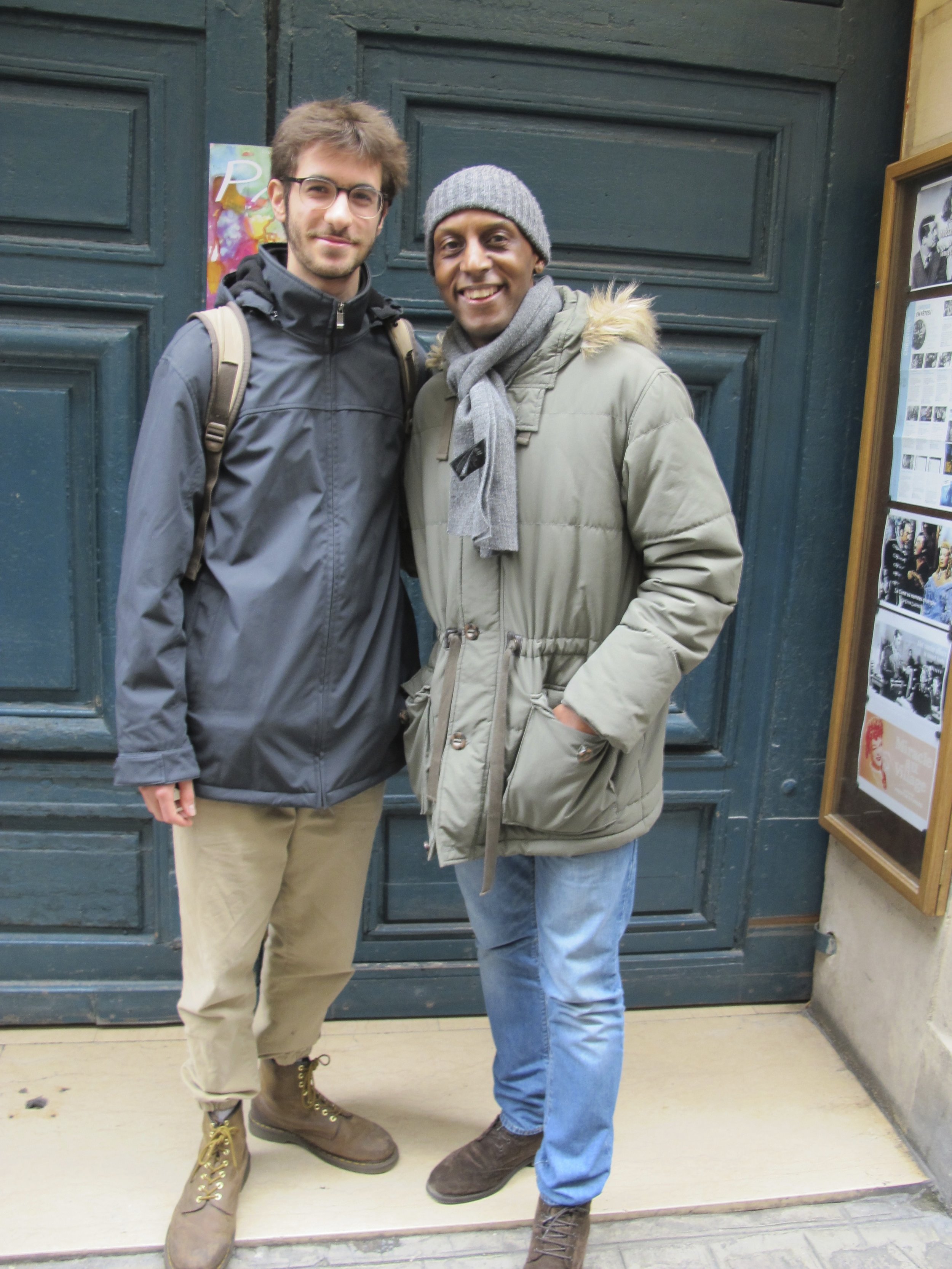 Samuel Leter avec Clarence Tokley, enseignant de théâtre à l’École Jeannine Manuel.
